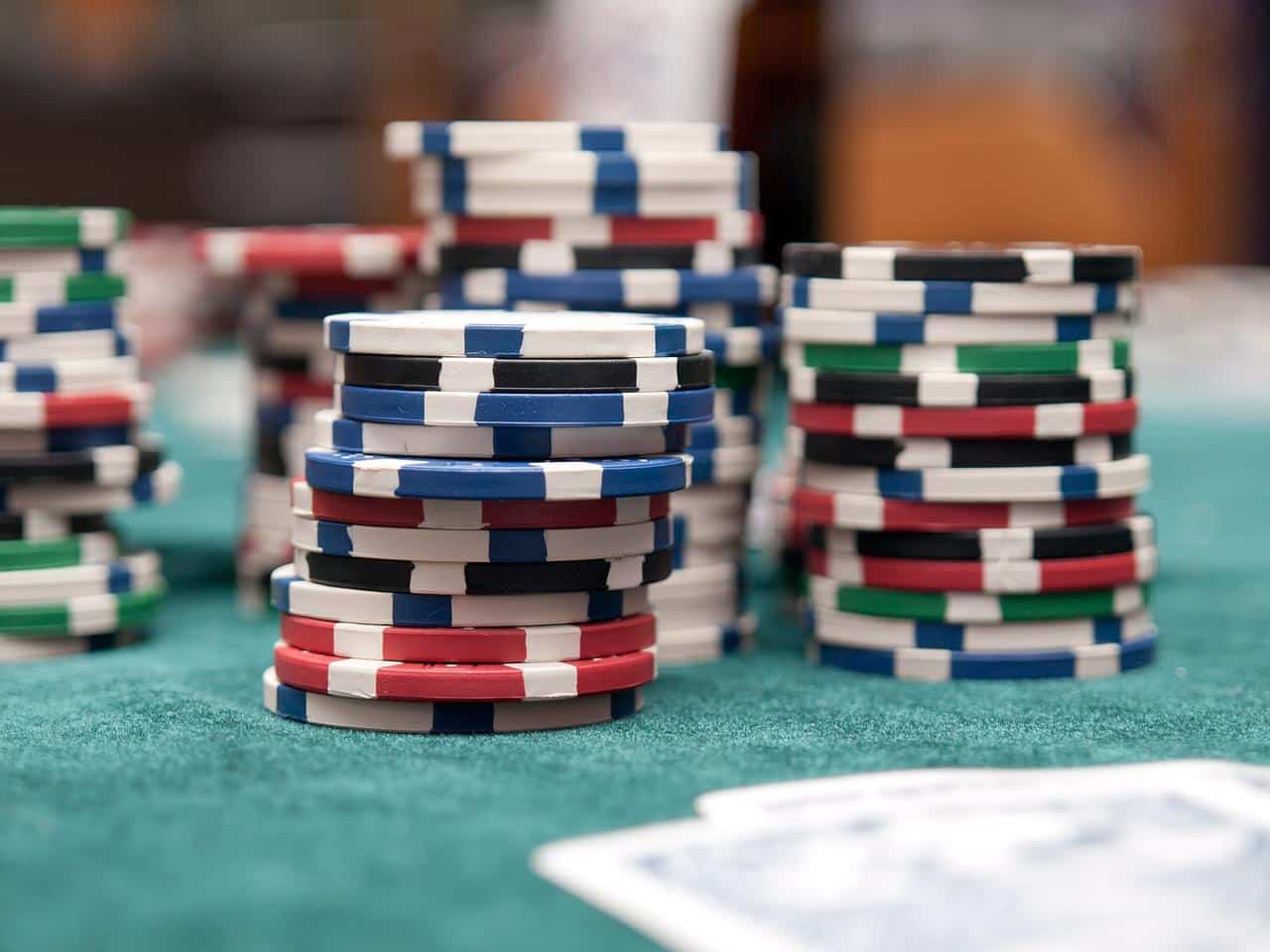 להפיל את מגדל הקלפים - 3 דרכי התמודדות עם התמכרות להימורים